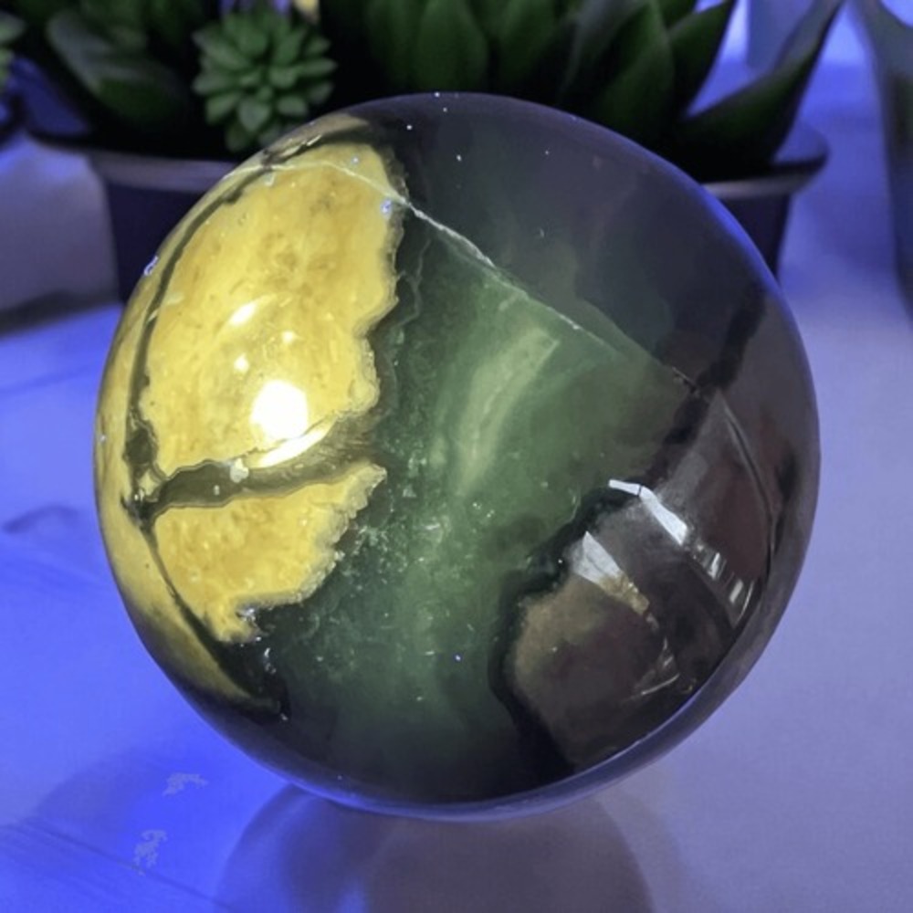 Volcano Agate Sphere UV‎ Reactive